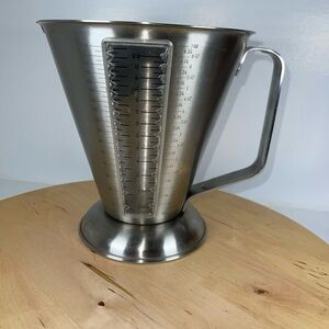 AMCO vintage measuring pitcher RARE 7 cup/2 quart-Rust proof Stainless steel